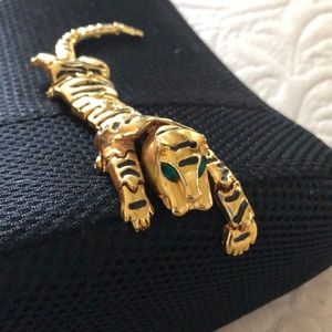 Vintage Articulated Gold Tone Panther Over the Shoulder Brooch